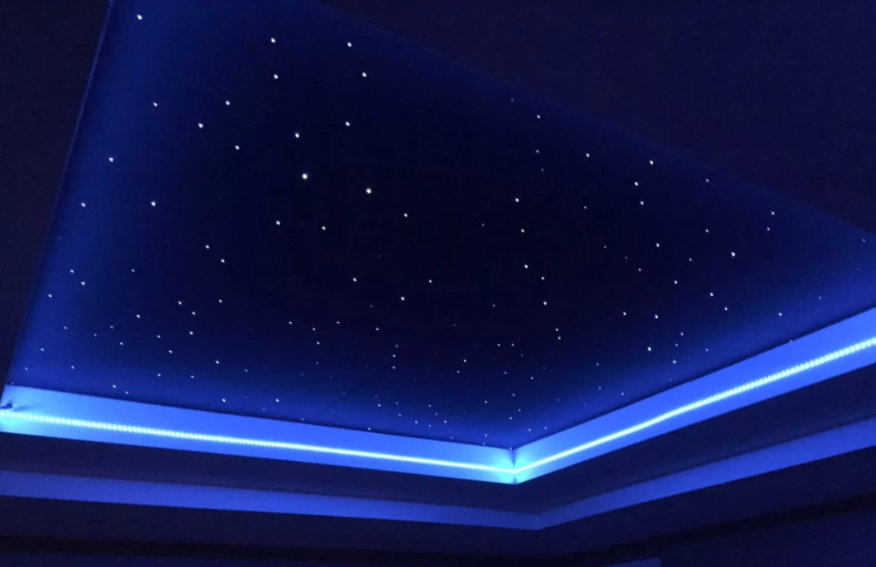 plafond tendu imprimé personnalisé paysage univers étoile lumineuse nuage  ciel bleu foncé